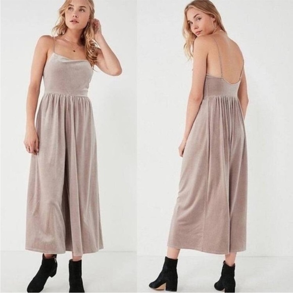 Urban Outfitters | Emmabella Velvet Cropped Wide Leg Jumpsuit - Picture 1 of 6